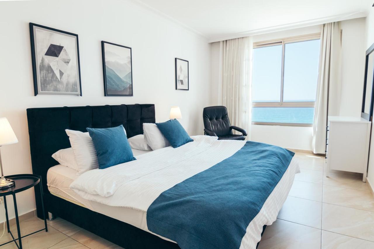Almog Beach Apartments מגדלי חוף הכרמל חיפה Esterno foto