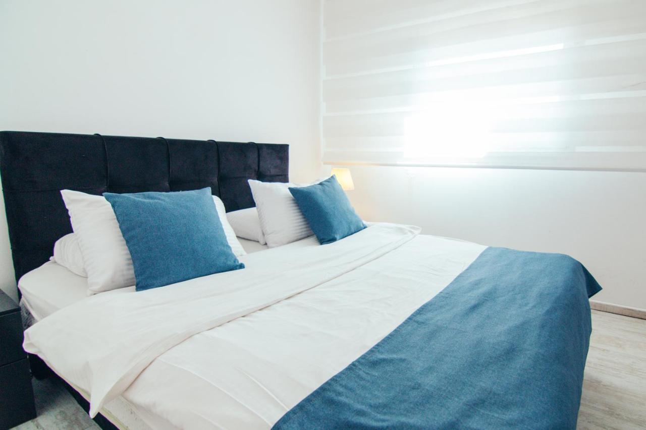 Almog Beach Apartments מגדלי חוף הכרמל חיפה Esterno foto