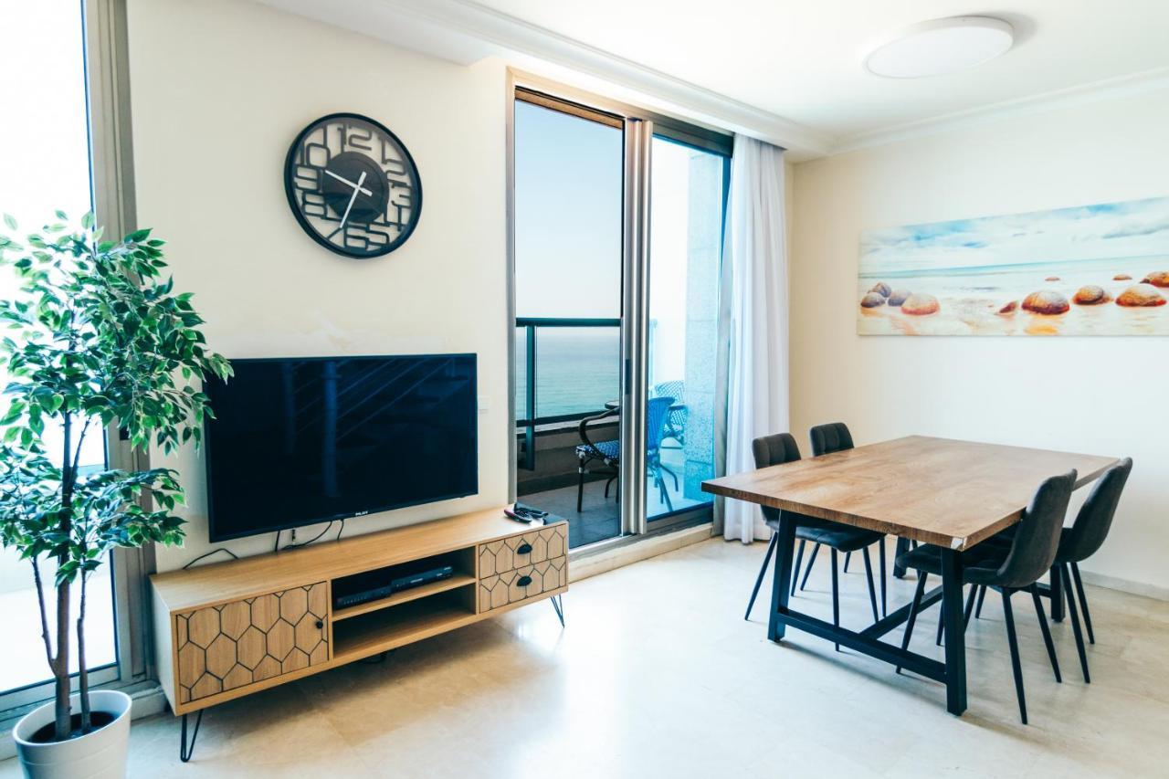 Almog Beach Apartments מגדלי חוף הכרמל חיפה Esterno foto