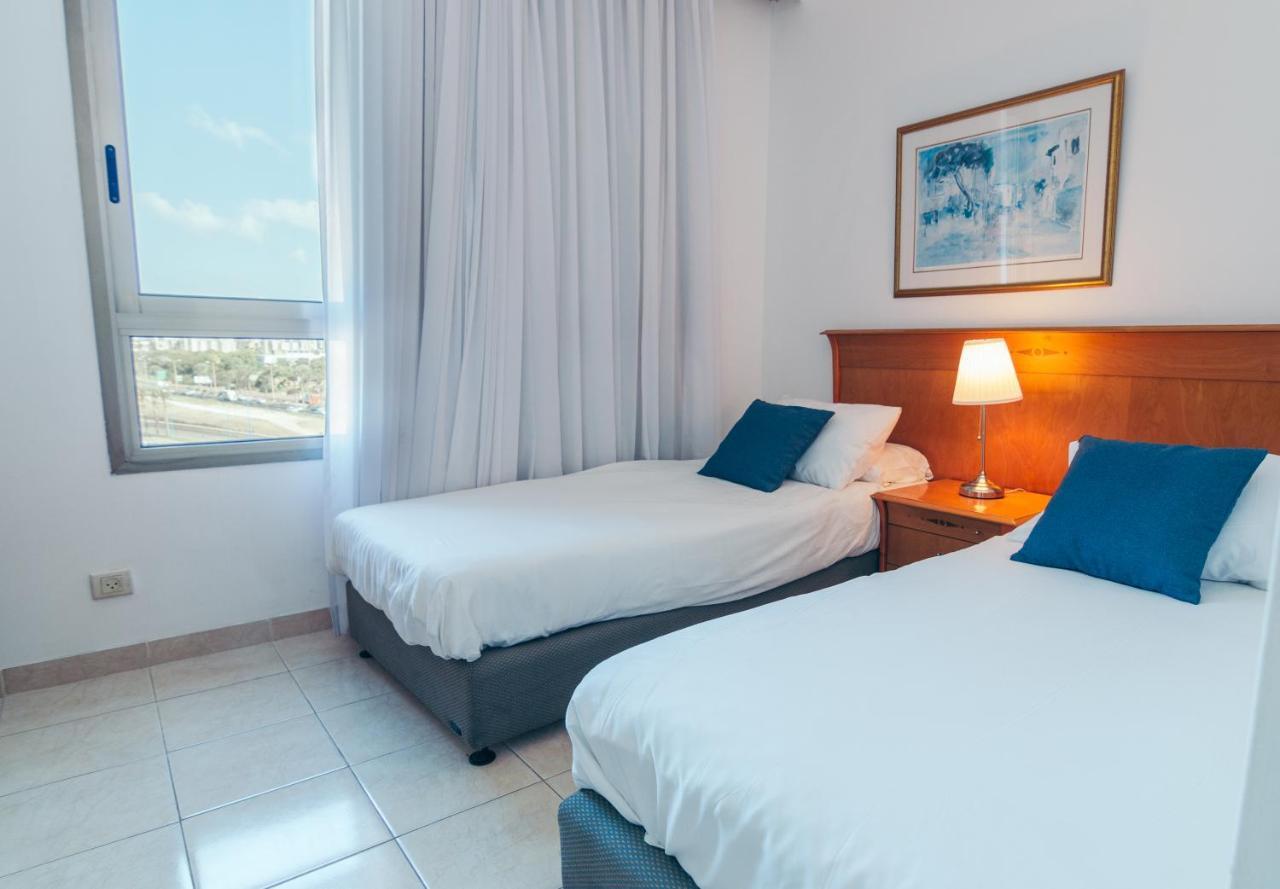 Almog Beach Apartments מגדלי חוף הכרמל חיפה Esterno foto