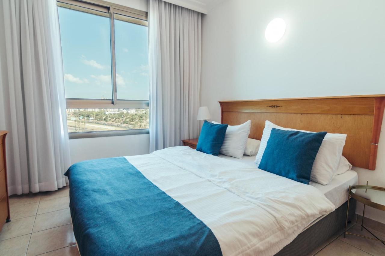 Almog Beach Apartments מגדלי חוף הכרמל חיפה Esterno foto