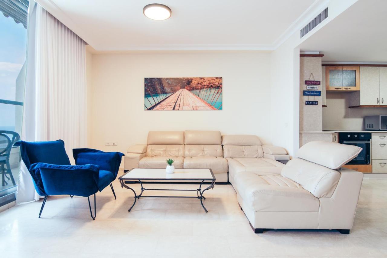 Almog Beach Apartments מגדלי חוף הכרמל חיפה Esterno foto