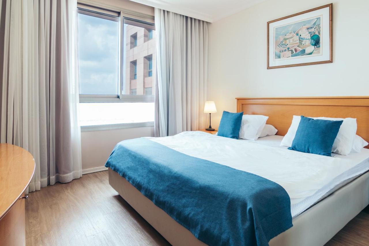 Almog Beach Apartments מגדלי חוף הכרמל חיפה Esterno foto