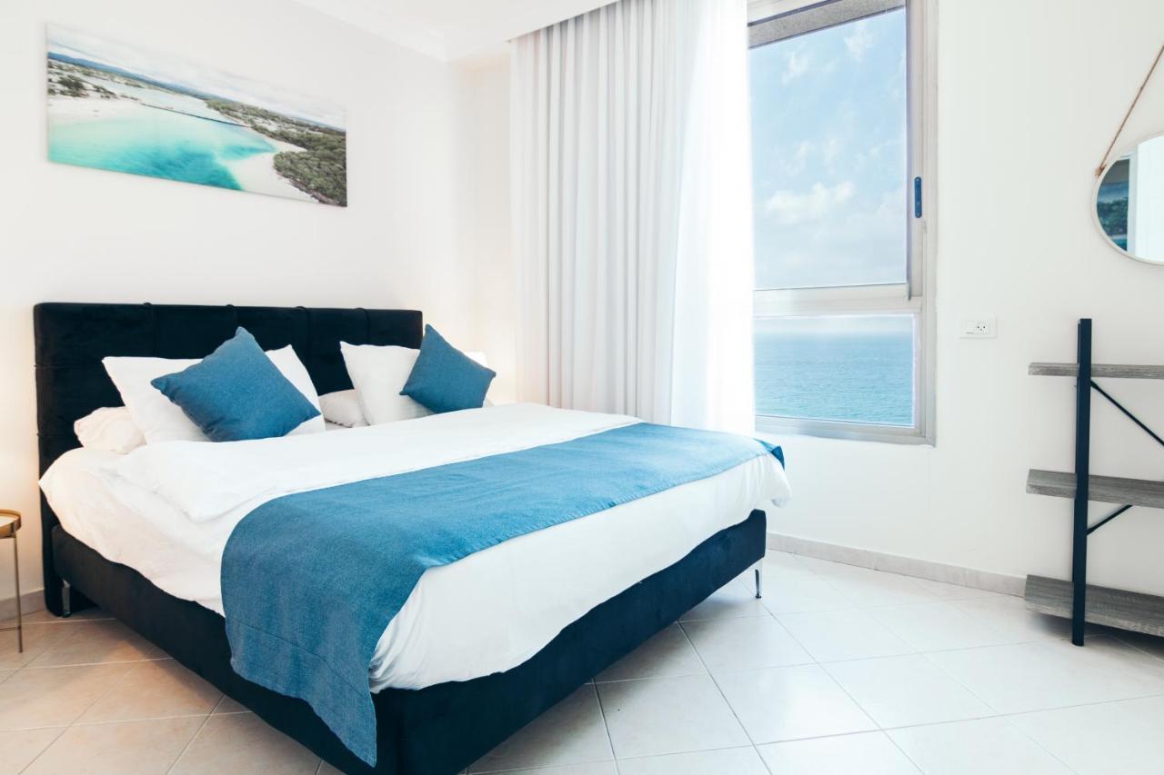 Almog Beach Apartments מגדלי חוף הכרמל חיפה Esterno foto