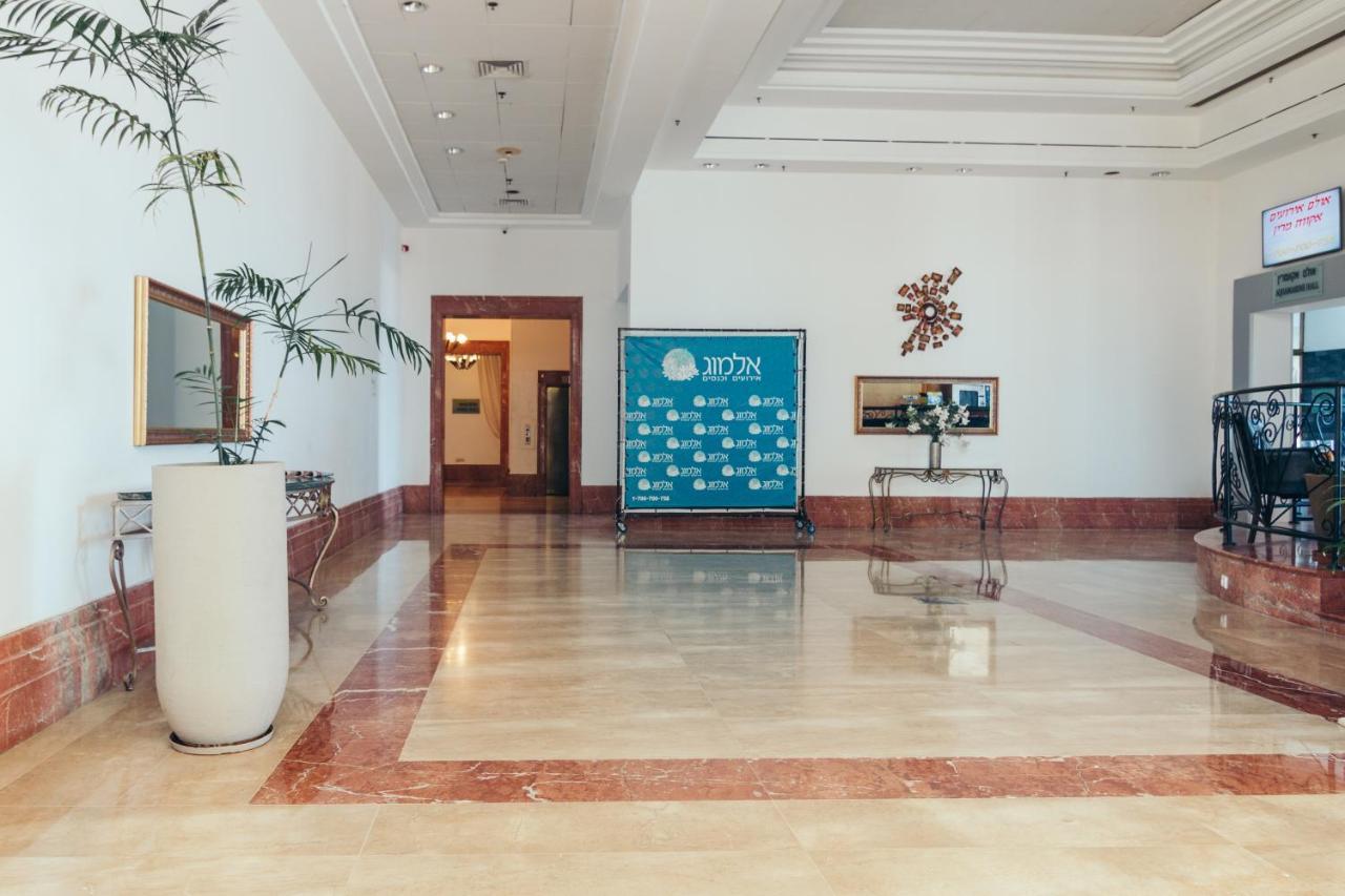 Almog Beach Apartments מגדלי חוף הכרמל חיפה Esterno foto