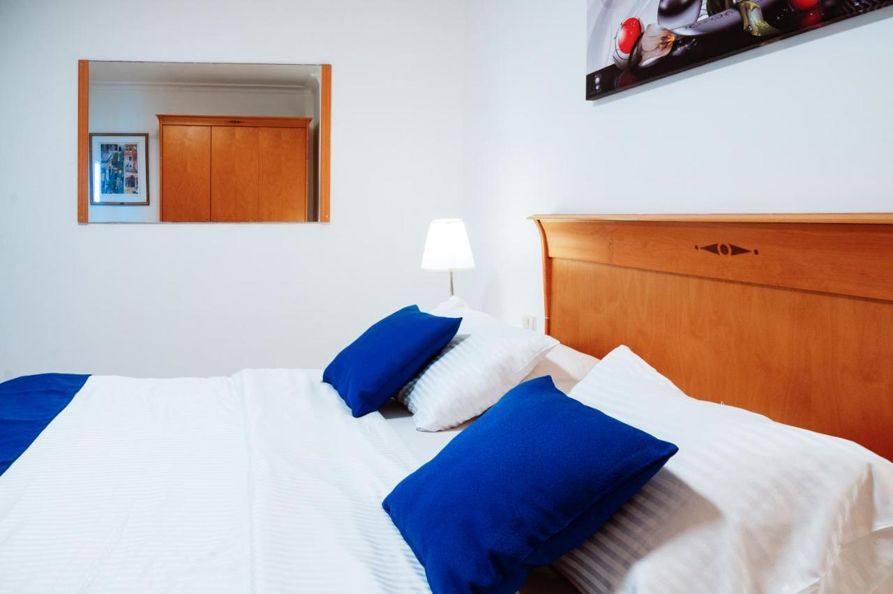 Almog Beach Apartments מגדלי חוף הכרמל חיפה Esterno foto