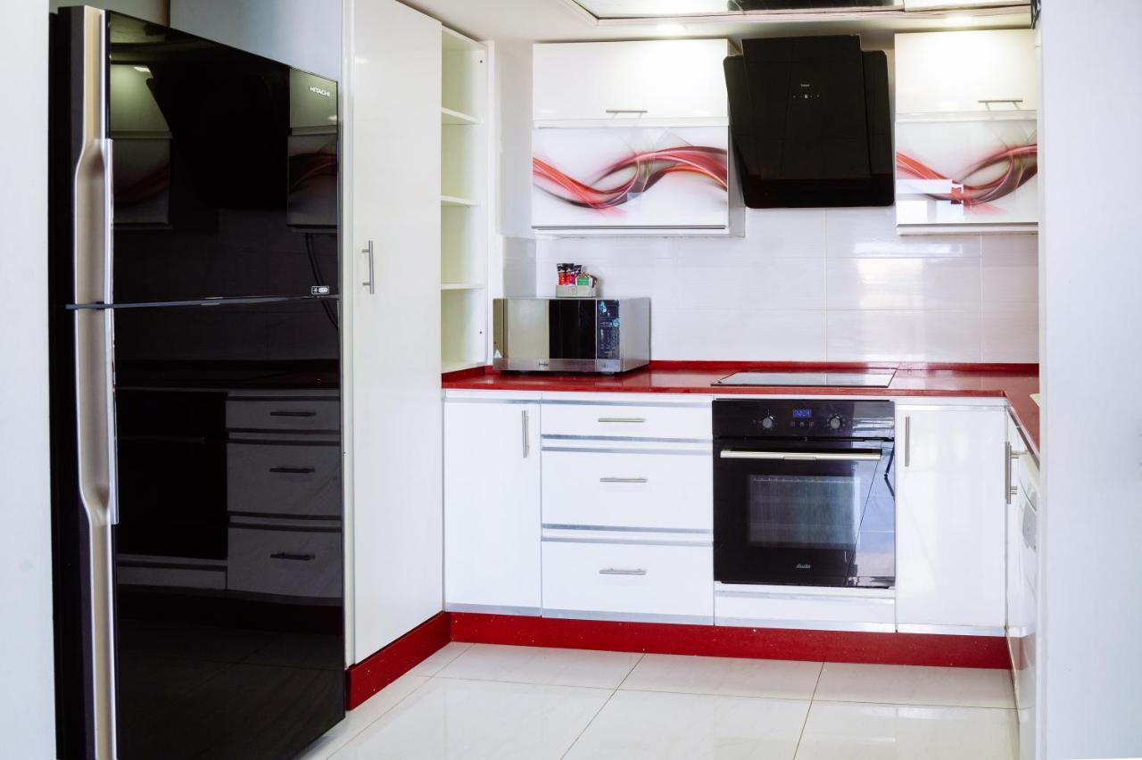 Almog Beach Apartments מגדלי חוף הכרמל חיפה Esterno foto