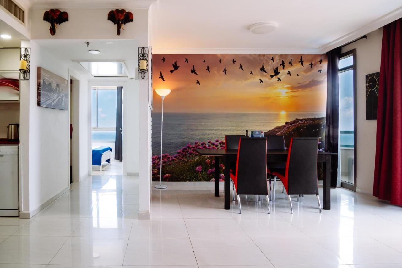 Almog Beach Apartments מגדלי חוף הכרמל חיפה Esterno foto