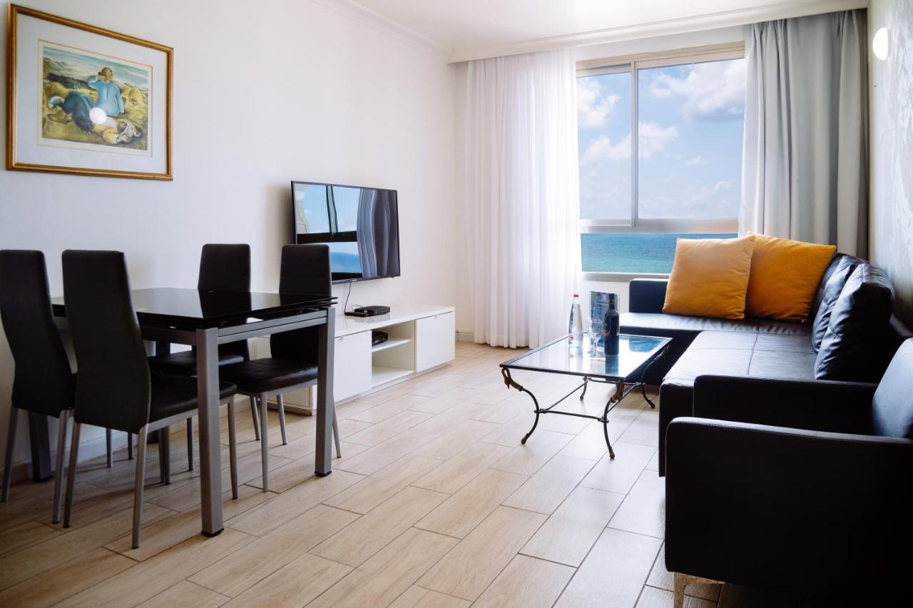 Almog Beach Apartments מגדלי חוף הכרמל חיפה Esterno foto