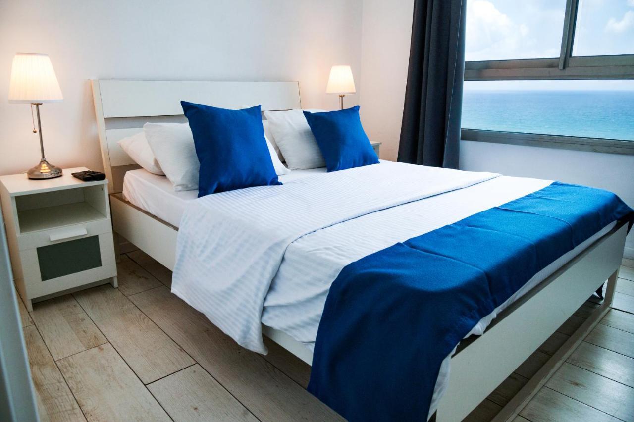 Almog Beach Apartments מגדלי חוף הכרמל חיפה Esterno foto