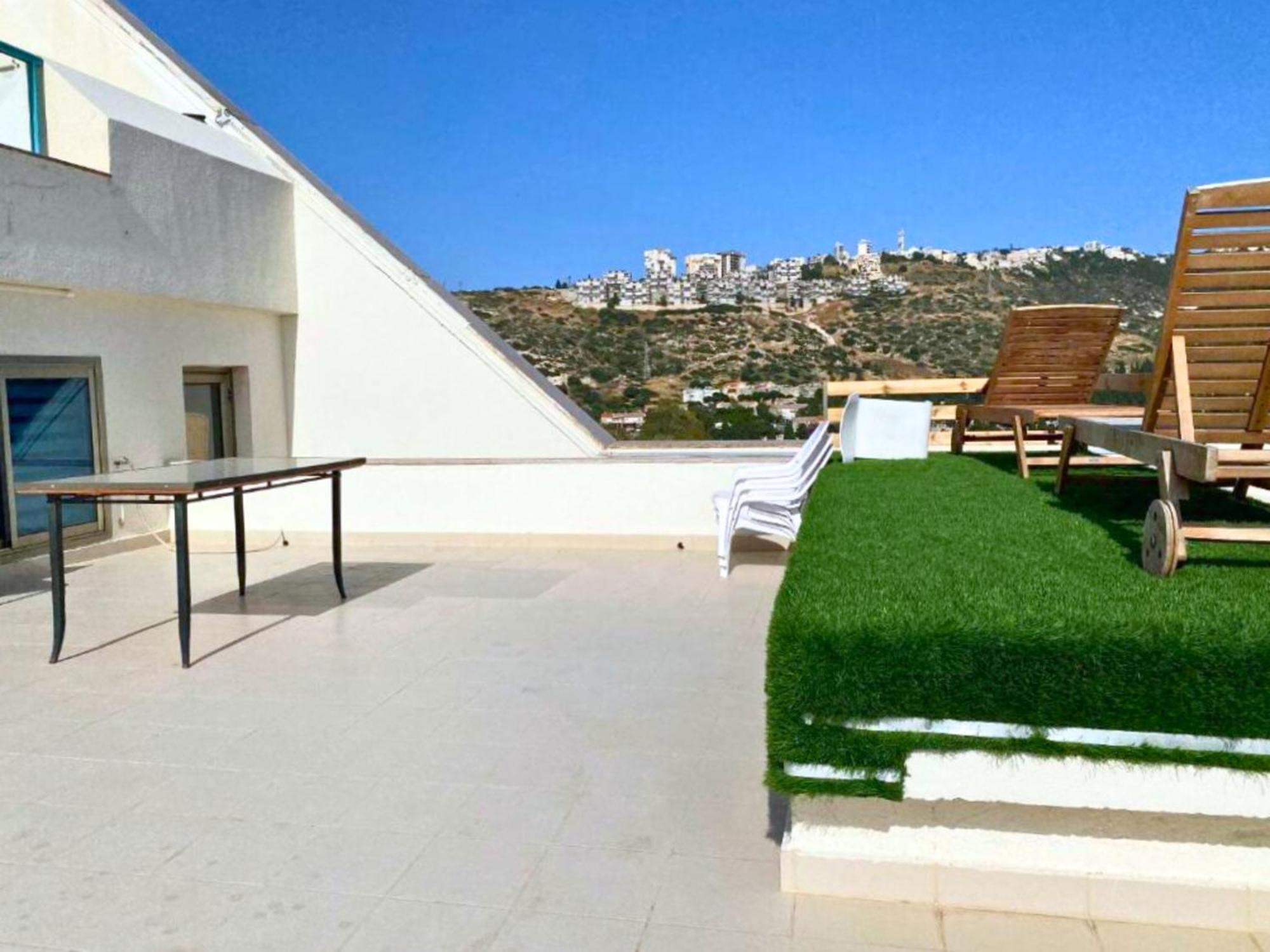 Almog Beach Apartments מגדלי חוף הכרמל חיפה Esterno foto