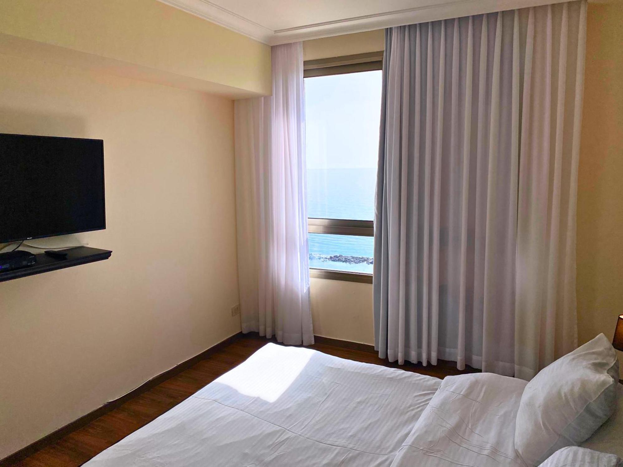 Almog Beach Apartments מגדלי חוף הכרמל חיפה Esterno foto