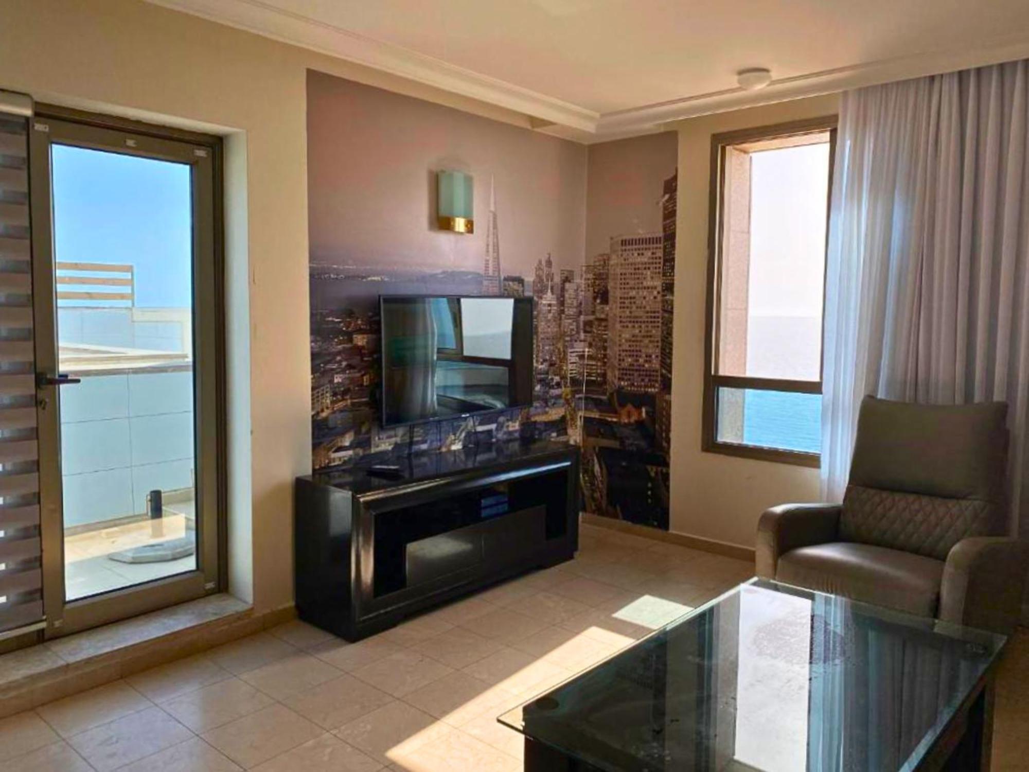 Almog Beach Apartments מגדלי חוף הכרמל חיפה Esterno foto