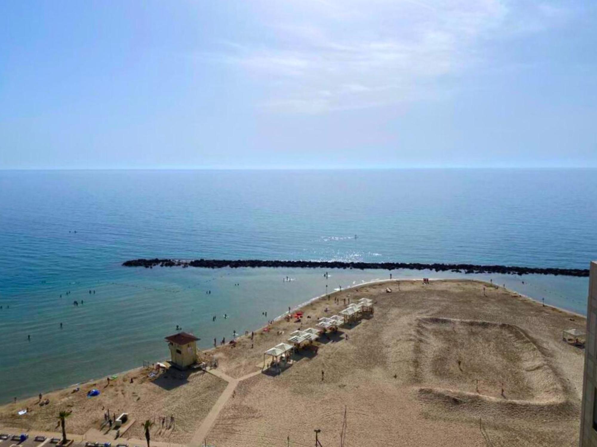 Almog Beach Apartments מגדלי חוף הכרמל חיפה Esterno foto