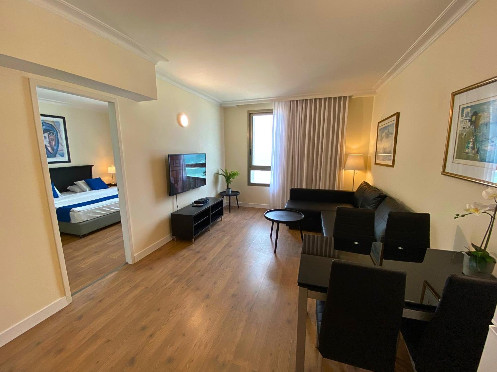 Almog Beach Apartments מגדלי חוף הכרמל חיפה Esterno foto