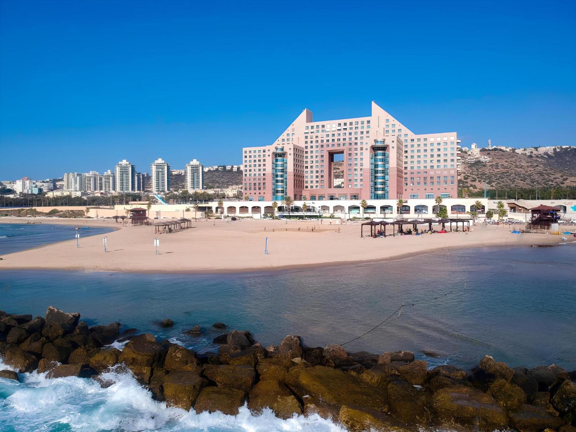Almog Beach Apartments מגדלי חוף הכרמל חיפה Esterno foto