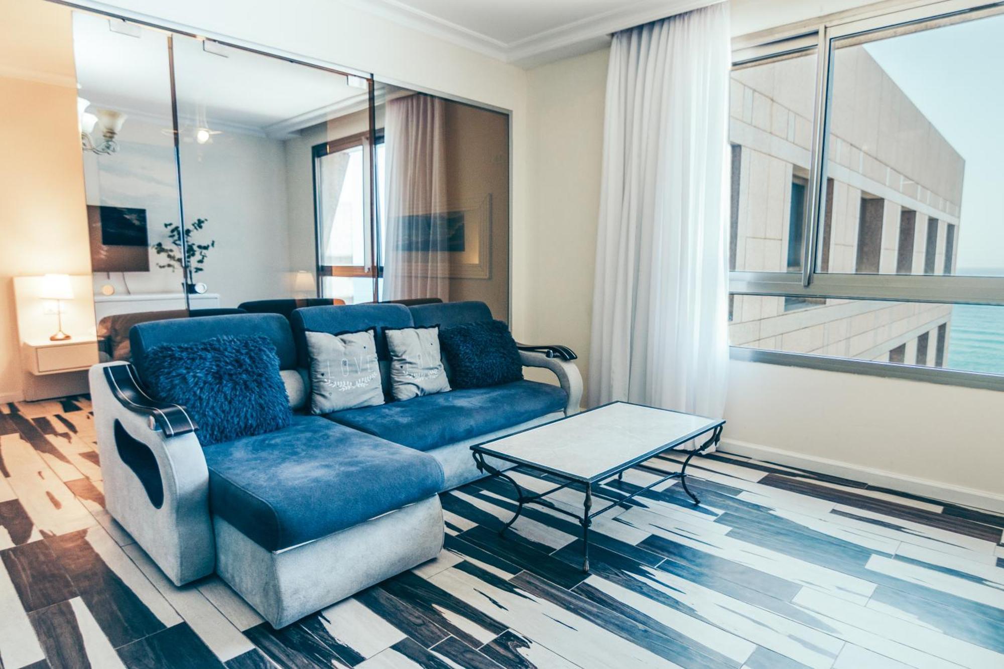 Almog Beach Apartments מגדלי חוף הכרמל חיפה Esterno foto